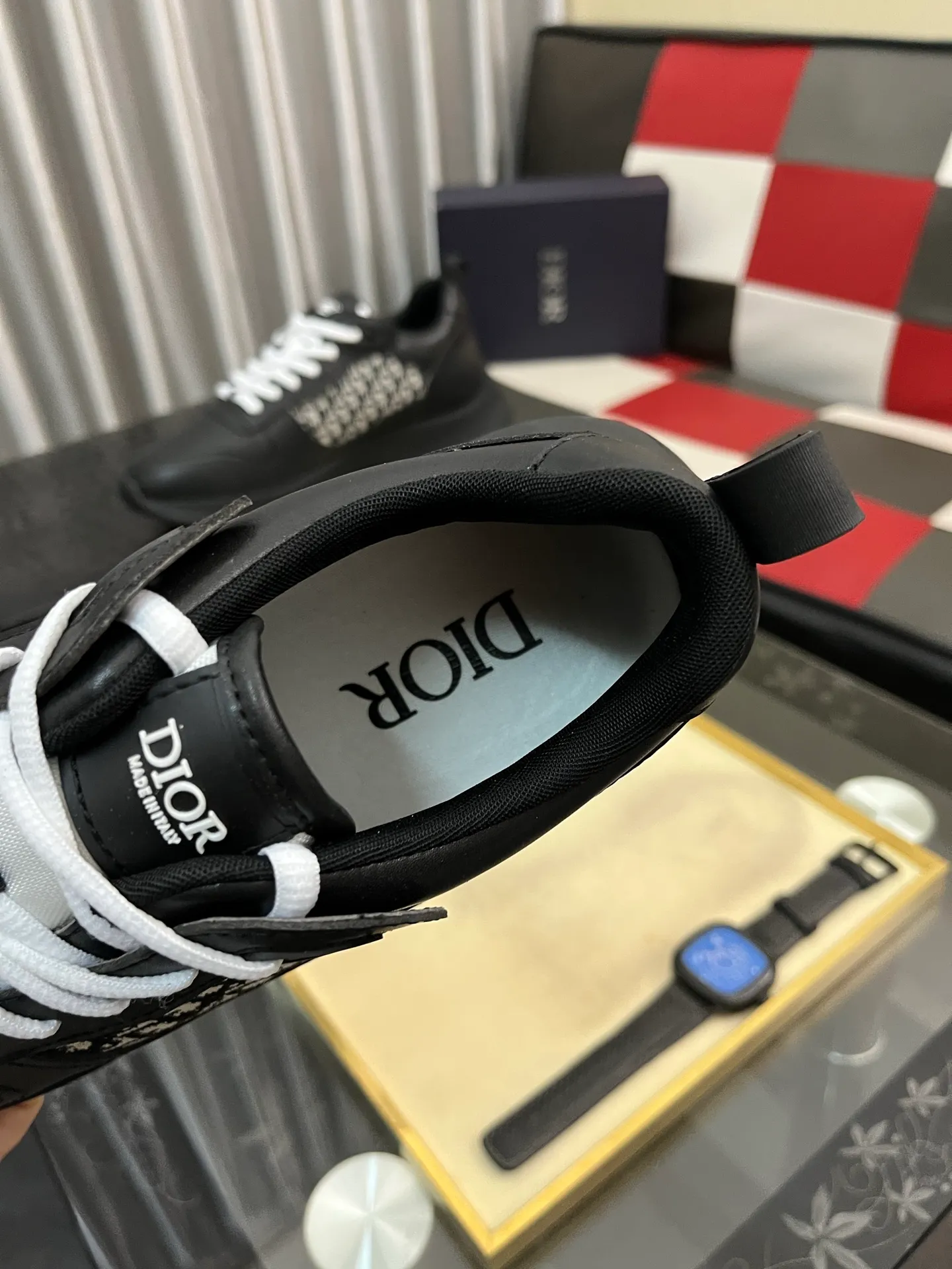 Men's shoes💰: 380⌚️⌚️[Dior] Dior's new men's genuine leather casual shoes, the highest version on the market, any comparison is welcome🆚! The original leather has excellent texture and is super high-end! Fetal sheep net lining imported from Italy, removable pad! Luxurious materials and fine workmanship, highly recommended! Code number: 38-445️⃣Colors available